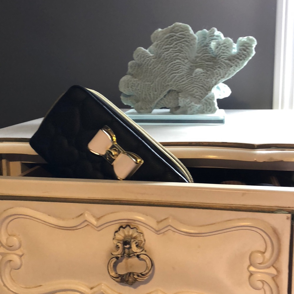 Quilted heart and bow detail Betsy Johnson wallet